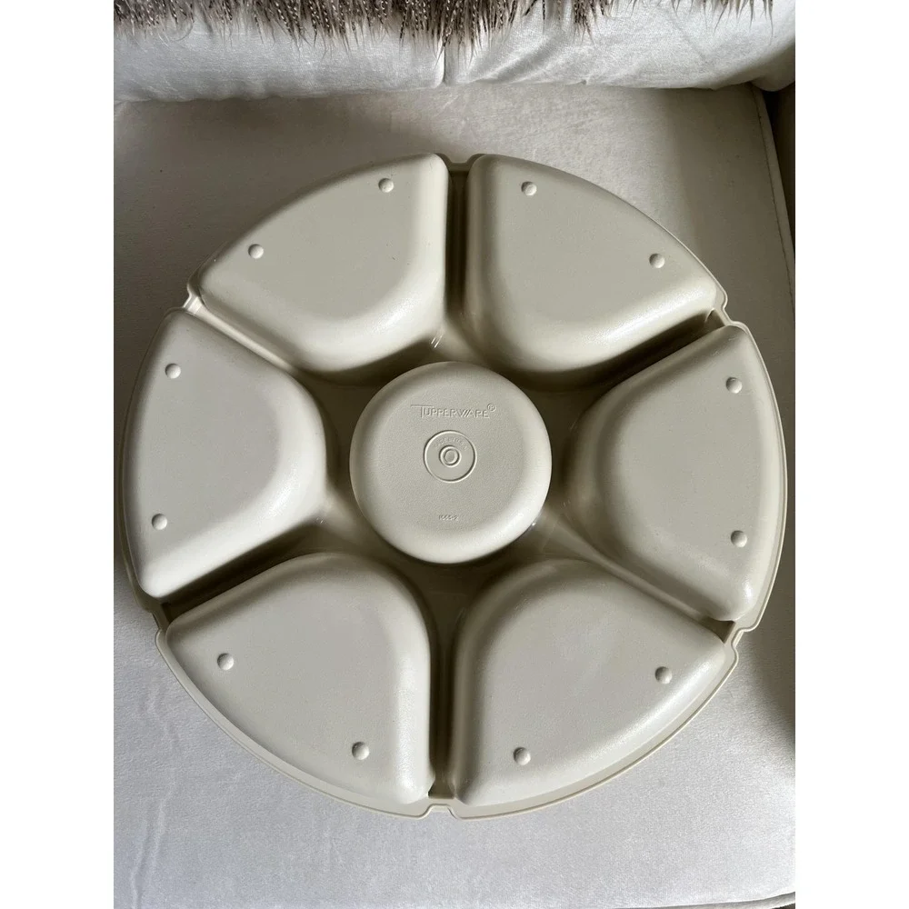 Tupperware vintage round